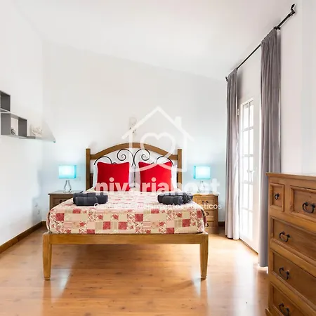 Ave Fenix San Isidro, By Nivariahost