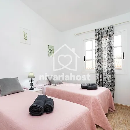 Ave Fenix San Isidro, By Nivariahost * 圣伊西德罗