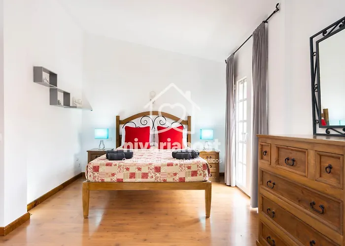 Ave Fenix San Isidro, By Nivariahost