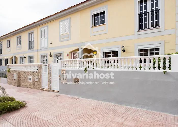 Ave Fenix San Isidro, By Nivariahost * San Isidro (Tenerife)