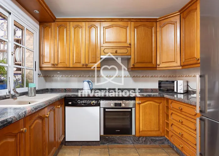 Ave Fenix San Isidro, By Nivariahost *