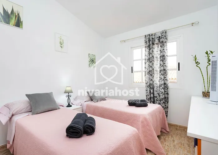 Ave Fenix San Isidro, By Nivariahost * San Isidro (Tenerife)