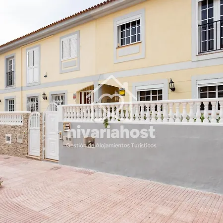 Ave Fénix San Isidro, By Nivariahost * San Isidro (Tenerife)